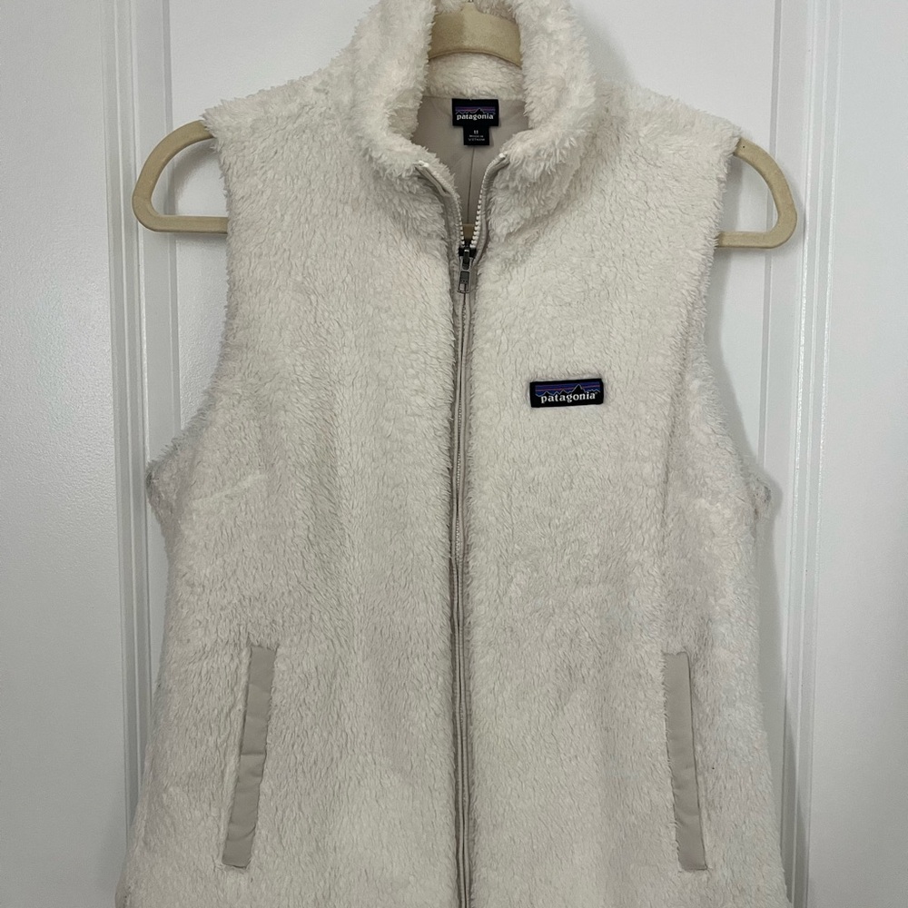 Patagonia Women’s White Sherpa Fleece Vest Size M Full Zip Classic Logo